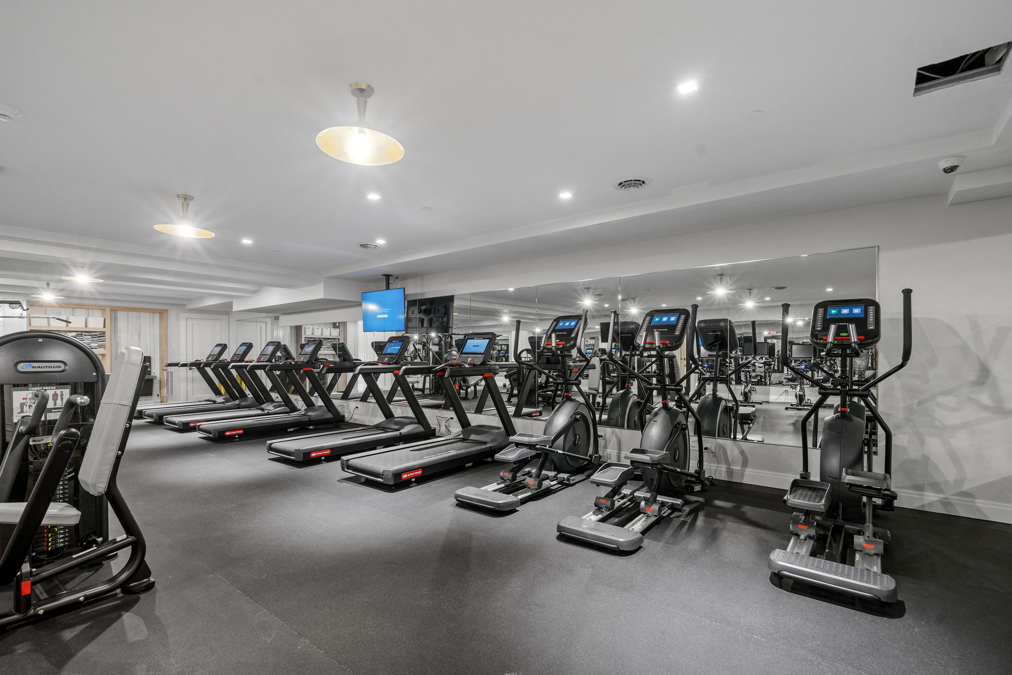 39-web-or-mls-365-broadway-amenities
